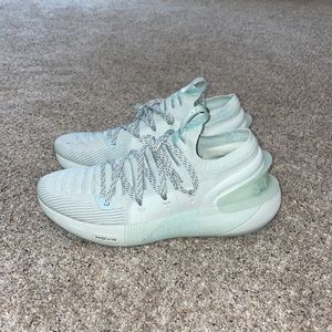 BRAND NEW women’s under Armour shoes size 10